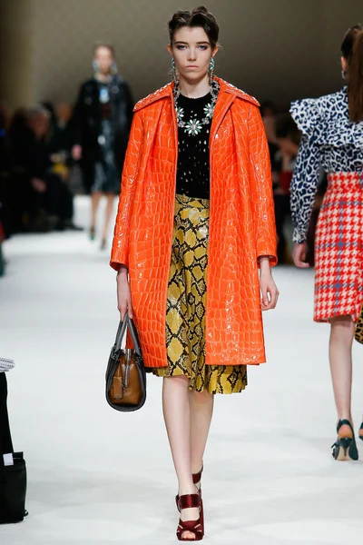Look 30